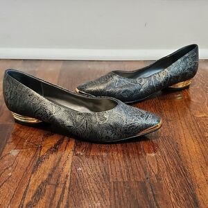 Arteffects Black and Gold Metallic Leather Flats with Vintage Elegance